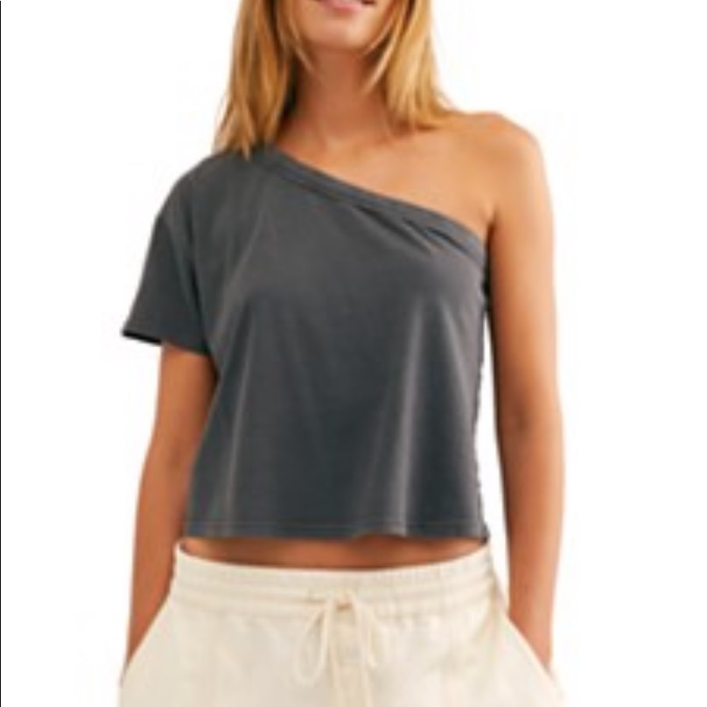 FREE PEOPLE 🌞🌻 one shoulder t-shirt
